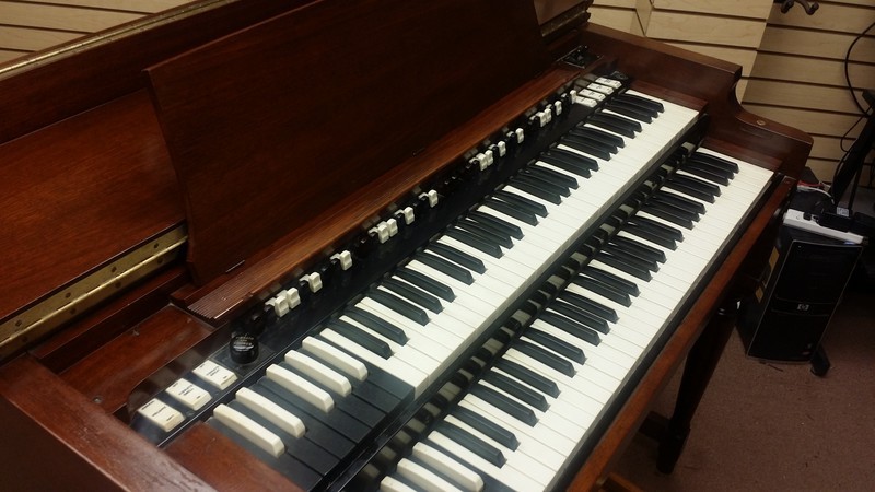 AFFORDABLE 70's Vintage Hammond B3 Organ & 122 Leslie Package.  The Perfect Package! In Beautiful Condition! Plays & Sounds Great!!!!! Will Sell Fast! - In Our Warehouse - Now Available!-copy
