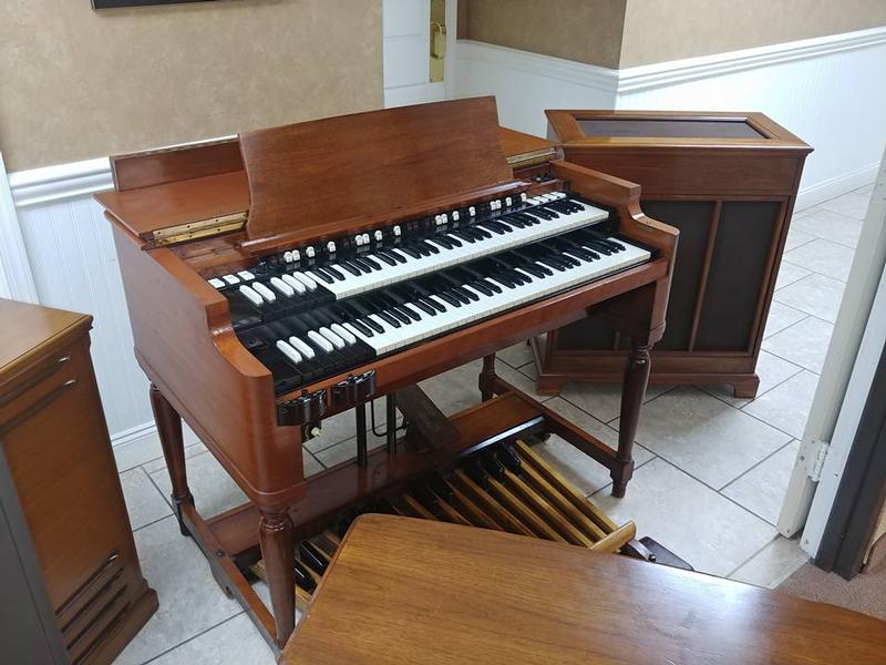 NEW ARRIVAL IN OUR SHOWROOM! A  Beautiful Vintage Hammond B3 Organ & Leslie Package! Excellent Condition! Will Sell Fast! Don't Miss Out On This One! - Plays & Sounds Great! - Sold!-copy