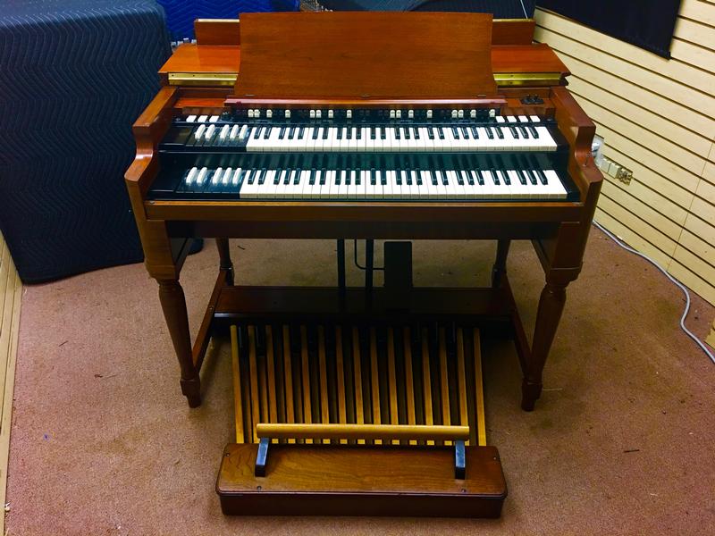NEW ARRIVAL-THE HOLY GRAIL! NOW IN OUR SHOWROOM! A PRISTINE LIKE NEW GORGEOUS VINTAGE HAMMOND B3 ORGAN & LESLIE SPEAKER! Will Sell Fast! A Great Value! Plays & And Sounds Perfect!  Now Available!