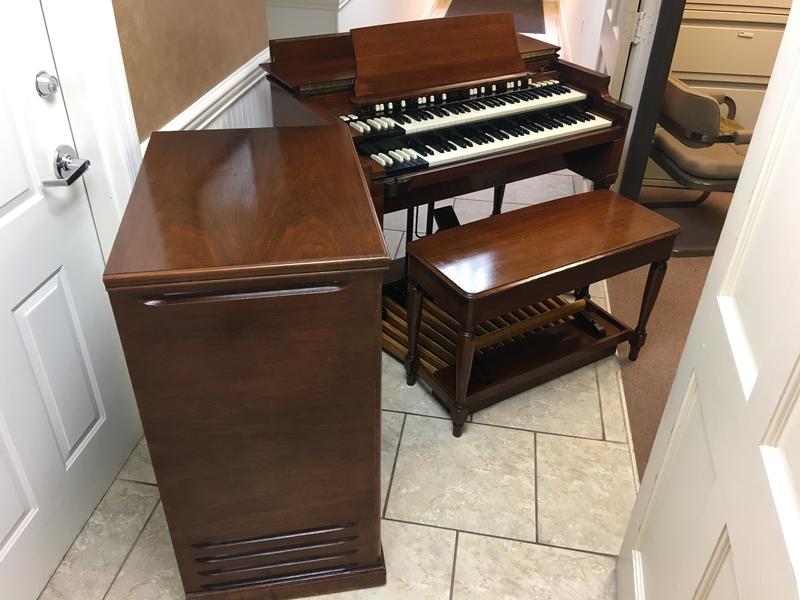 NEW ARRIVAL- NOW IN OUR SHOWROOM! A BEAUTIFUL VINTAGE HAMMOND B3 ORGAN & Original Matching  Leslie Speaker - Will Sell Fast! A Great Value! Plays, Sounds Perfect! - Available!