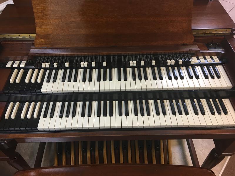 NEW ARRIVAL- NOW IN OUR SHOWROOM! A BEAUTIFUL VINTAGE HAMMOND B3 ORGAN & Original Matching  Leslie Speaker - Will Sell Fast! A Great Value! Plays, Sounds Perfect! - Available!