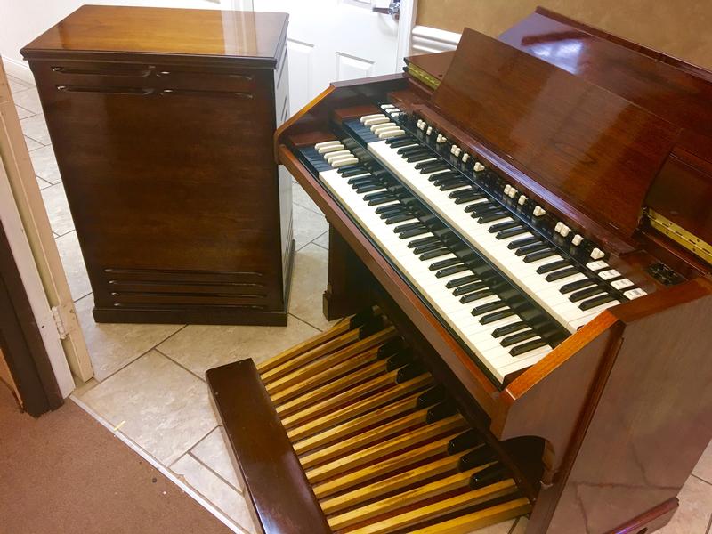 NEW ARRIVAL- NOW IN OUR SHOWROOM! A GORGEOUS VINTAGE HAMMOND C3 ORGAN & Original Matching 122RV Leslie Speaker - Will Sell Fast! A Great Value! Plays, Sounds Perfect! - Now Sold!