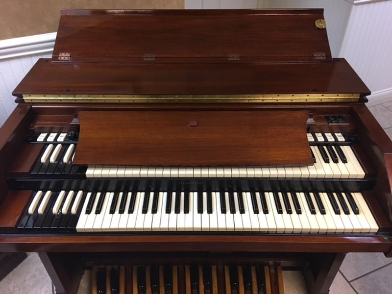 NEW ARRIVAL- NOW IN OUR SHOWROOM! A GORGEOUS VINTAGE HAMMOND C3 ORGAN & Original Matching 122RV Leslie Speaker - Will Sell Fast! A Great Value! Plays, Sounds Perfect! - Available!-copy