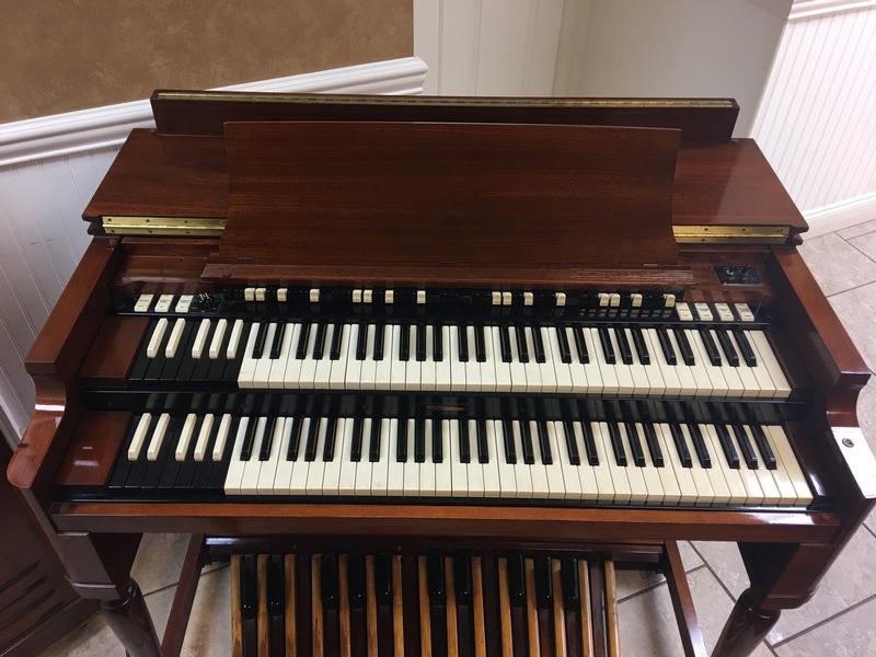 NEW ARRIVAL- NOW IN OUR SHOWROOM! A GORGEOUS 1970 VINTAGE HAMMOND B3 ORGAN & Original Matching 122 Leslie Speaker - Will Sell Fast! A Great Value! Plays, Sounds Perfect! - Now Sold!-copy