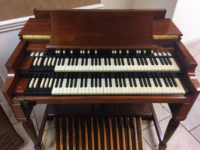 NEW ARRIVAL- NOW IN OUR SHOWROOM! A GORGEOUS VINTAGE HAMMOND B3 ORGAN & Original Matching Leslie Speaker - Will Sell Fast! A Great Value! Plays, Sounds Perfect! - Available!-copy