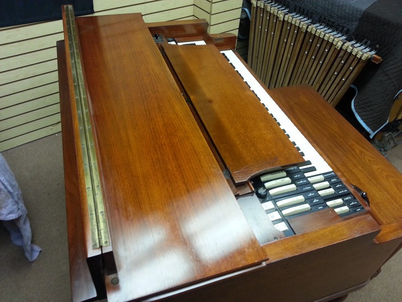 NOW IN OUR SHOWROOM! A MINT CONDITION 1959 Vintage Hammond B3 Organ & 22H Leslie Speaker! This Package Is A Great Buy & Value!  Will Sell Fast - Now Available!
