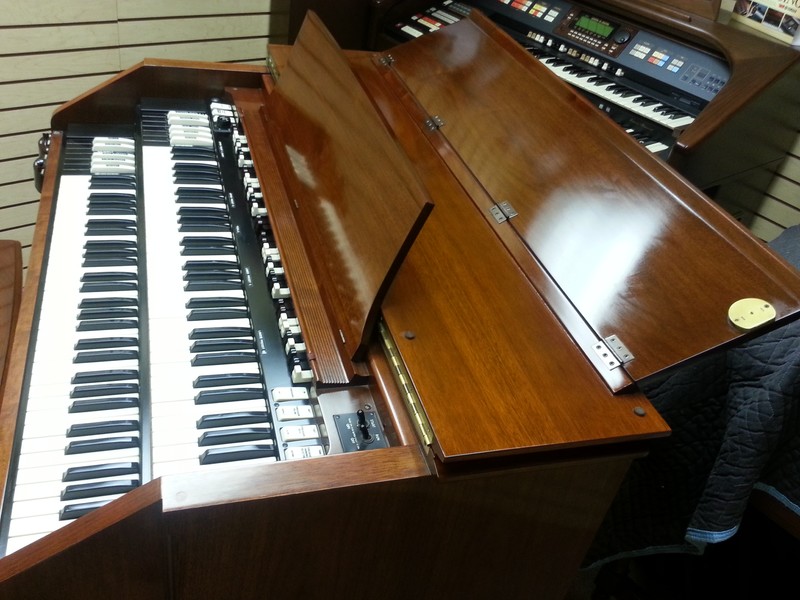PRISTINE LIKE NEW!  A Beautiful 1964 Vintage Hammond C3 Organ & 147R Leslie!  GORGEOUS! Will Sell Fast! - Now Available!